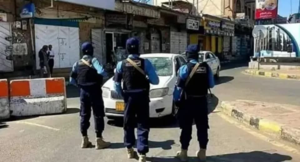 المرور السري يضبط أكثر من 100 مركبة حكومية مخالفة في صنعاء
