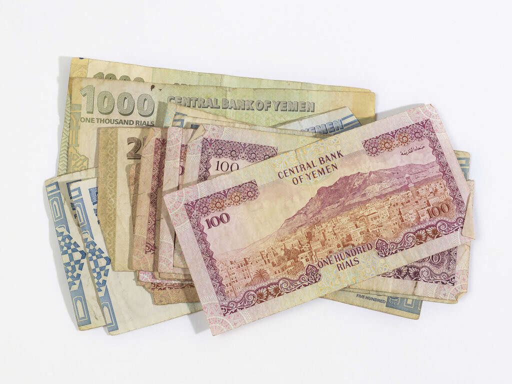 مفاجئ في اسعار الصرف الريال اليمني مقابل الدولار والريال السعودي اليوم الخميس ..السعر الان