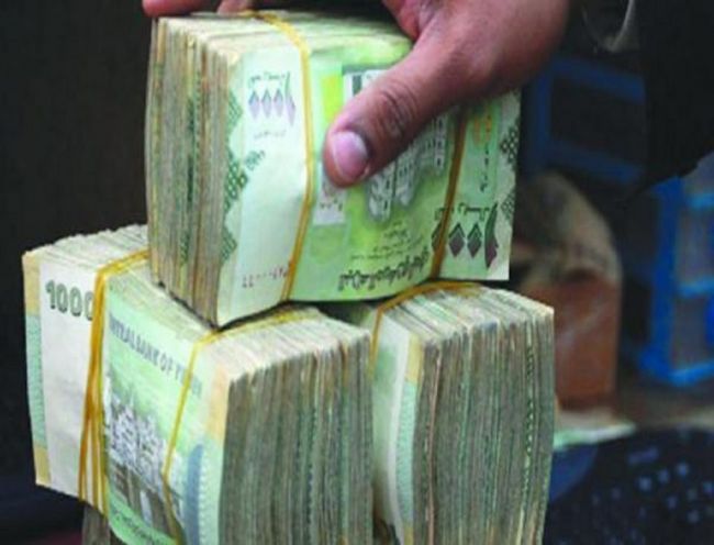 انقلاب مفاجئ في اسعار صرف الريال اليمني مقابل الدولار والريال السعودي مساء اليوم الاثنين