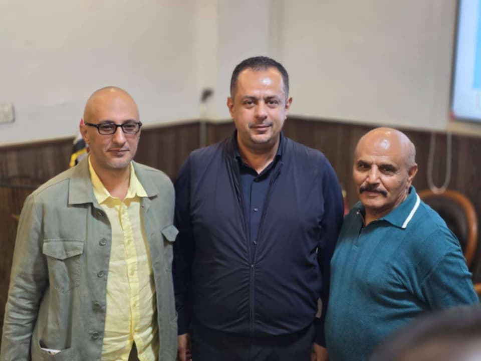 بعد غياب طويل.. معين عبدالملك يظهر في فعالية ثقافية بالقاهرة..صورة