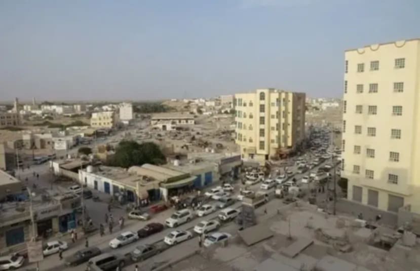 الانتقالي يفرض سيطرته على الغيضة ويطيح بالعلم اليمني