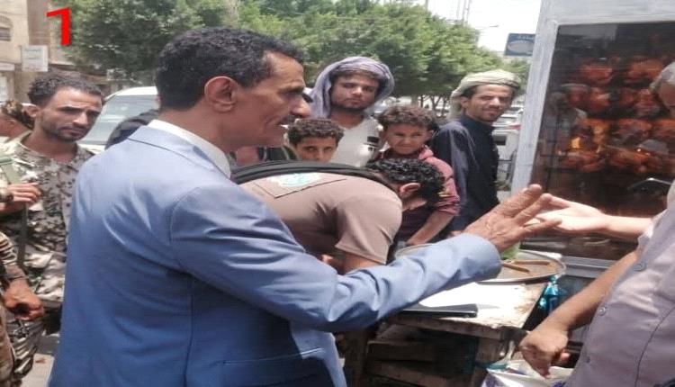 حملة مفاجئة في قاهرة تعز تضبط دجاجًا فاسدًا.. وإجراءات صارمة ورادعة بحق المخالفين