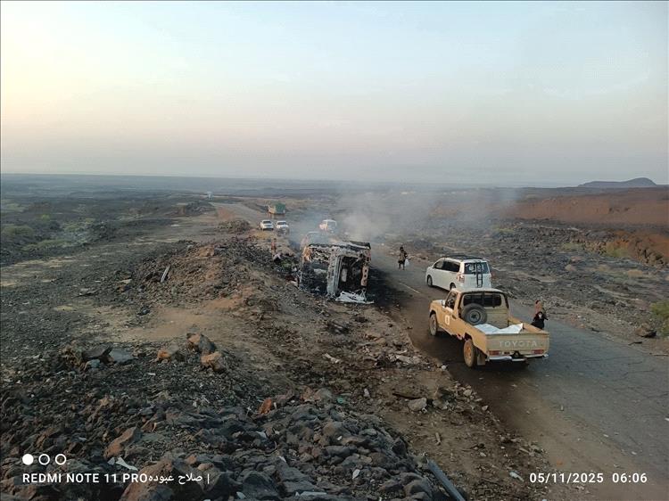 إحتراق باص نقل جماعي بمن فيه قادم من السعودية في أبين (صور+الاسماء)