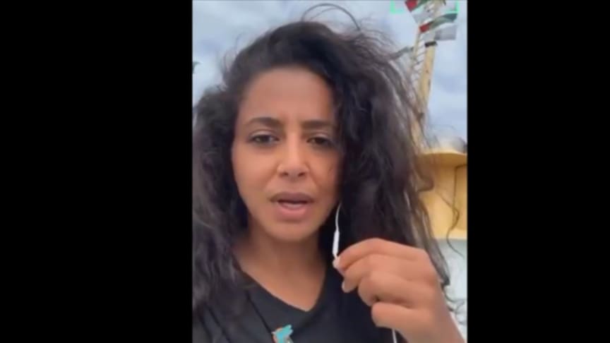 خطوة جريئة: صحفية يهودية يمنية تتخلى عن جنسيتها الإسرائيلية تضامنًا مع غزة