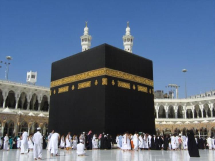 السعودية تفتح أبواب العمرة لحاملي جميع التأشيرات: خطوة جديدة في خدمة ضيوف الرحمن
