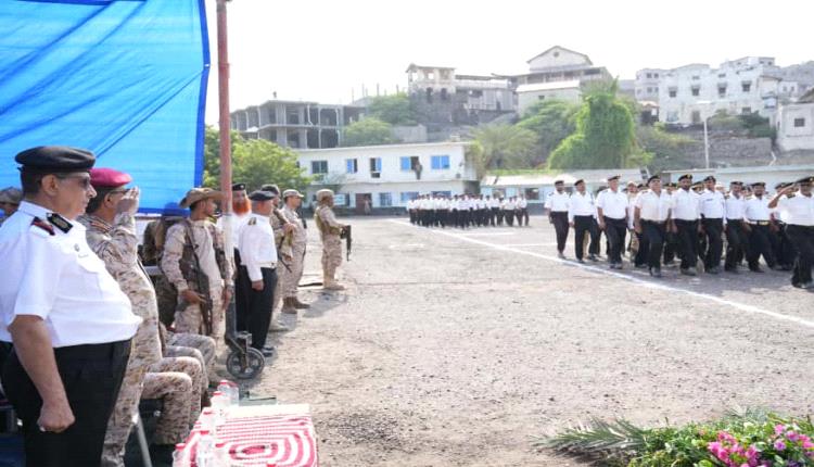 وزير الدفاع يشدد على مواصلة التدريب والإعداد ورفع مستوى الجاهزية في القوات البحرية بعدن