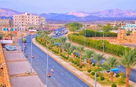 شاب يتصدى لأفراد عصابة مسلحة حاولوا نهب سيارته بمارب..فيديو
