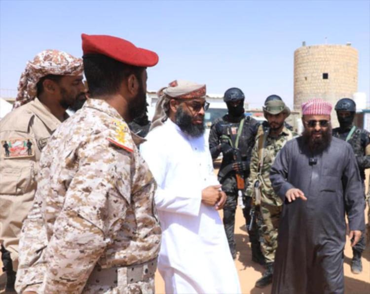 القائد العام لقوات درع الوطن يتفقد جاهزية القوات في حضرموت ميدانياً