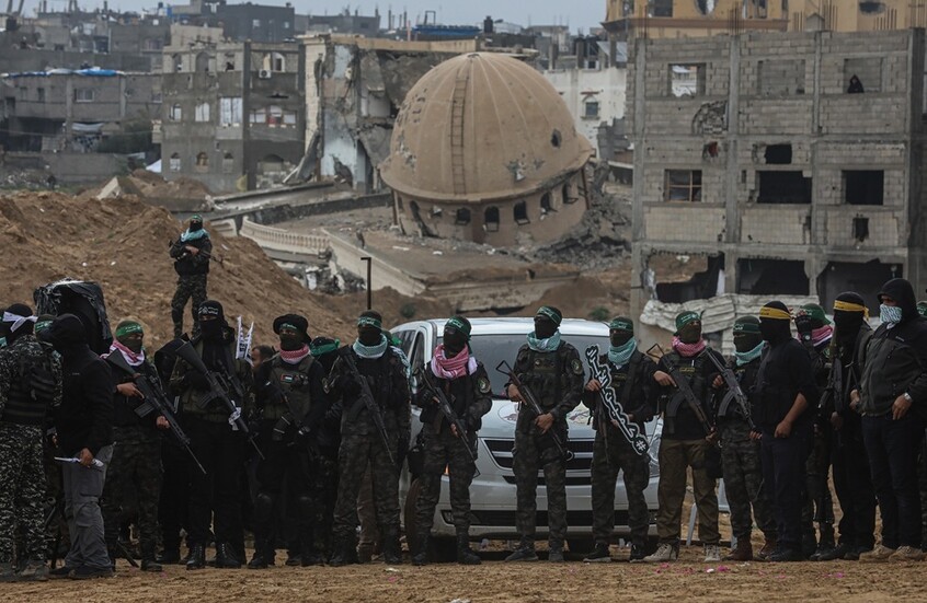 "رويترز" نقلا عن مصدر في حماس: الحركة لن تلقي سلاحها إلا بانتهاء الاحتلال وإقامة دولة فلسطين