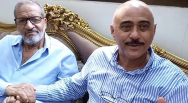بعد 35 عامًا من الغياب.. لقاء مؤثر بين طالب يمني وأستاذه المصري
