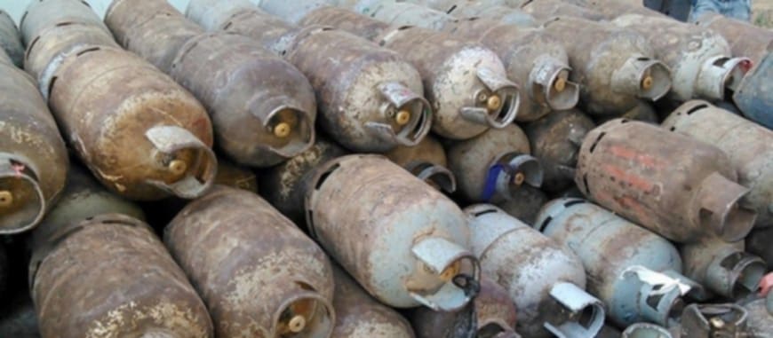 أزمة الغاز تتفاقم في المحافظات المحررة.. مخاوف من وصول السعر إلى 18 ألف ريال