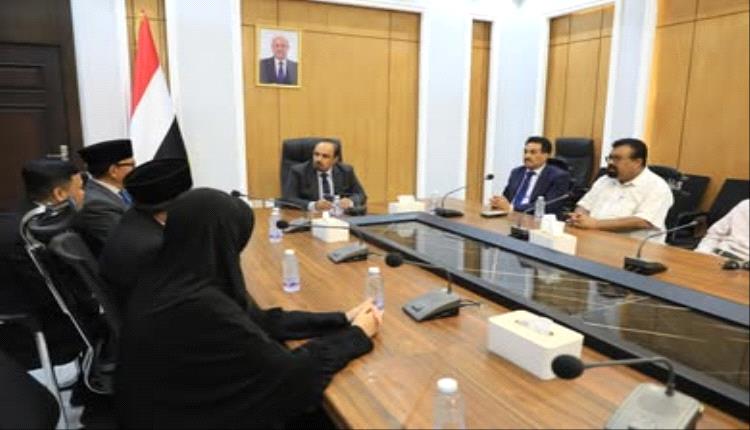 مليشيا الحوثي تحظر استيراد جميع السيارات الأمريكية والآليات الثقيلة في صنعاء