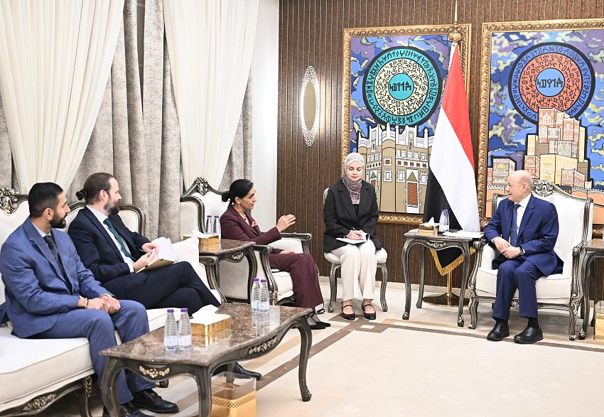 رئيس مجلس القيادة يستقبل سفيرة المملكة المتحدة