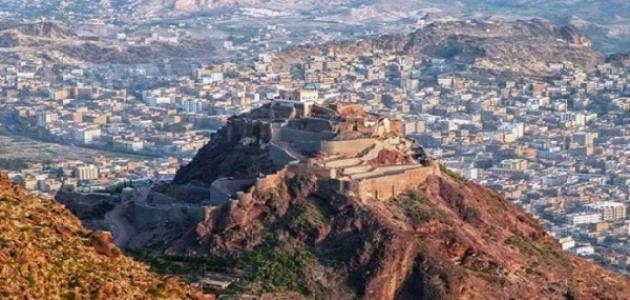 جريمه تهز مدينة تعز ..شاب يقتل زوجته وهي نائمة في مقبنة ..تفاصيل