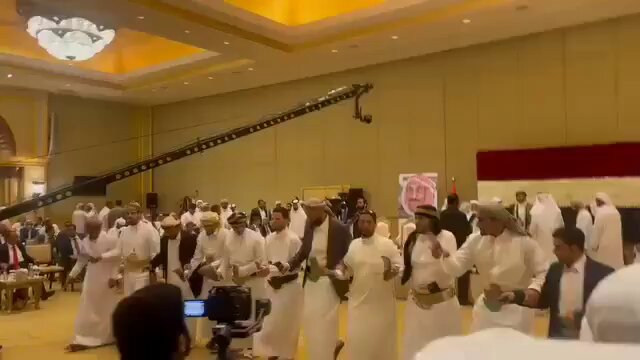 الكشف عن حقيقه بيع دعوات زفاف أبناء الرئيس صالح بمبالغ خيالية
