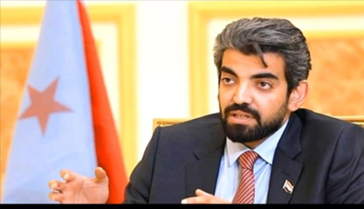 عمرو البيض يثير الجدل: حضرموت أقرب للسعودية من اليمن