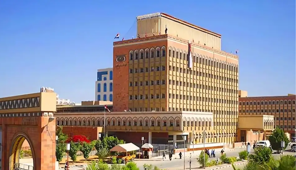 تفريغ خزائن البنك المركزي بصنعاء ونقل الذهب إلى جهة مجهولة!
