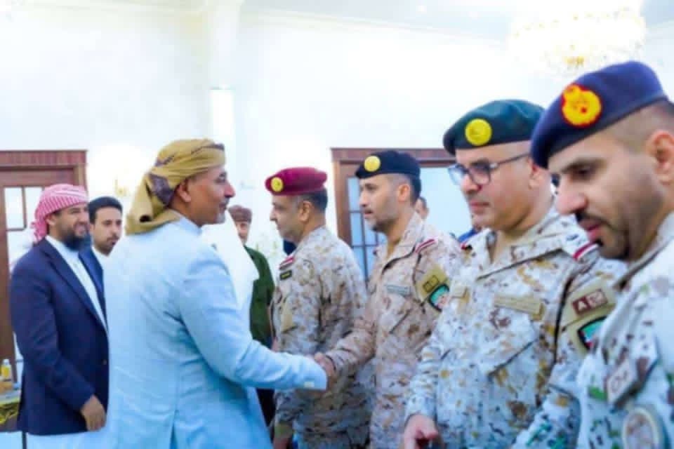 وفد عسكري سعودي يبحث ترتيبات انسحاب قوات الانتقالي من حضرموت والمهرة