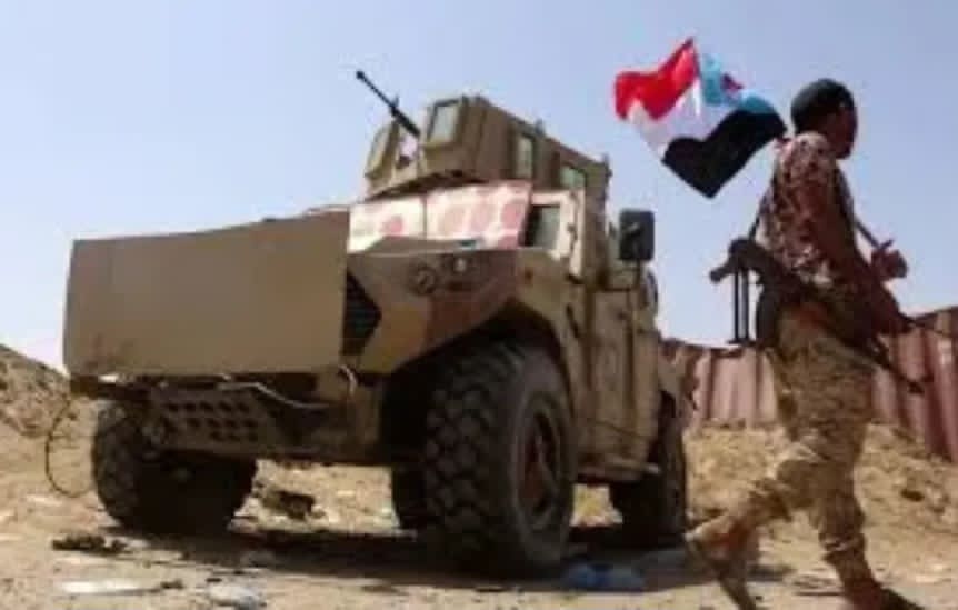 الأمن في عدن يضبط متهماً بسرقة أموال ومجوهرات بحي السعادة