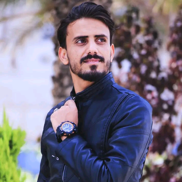 يوتيوبر يمني شهير يعلن اعتزاله ويعرض أدوات التصوير للبيع بسبب الظروف الصعبة