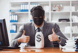 ليس يمني.. محتال يستغل الكفيل ويسرق 70 مليون