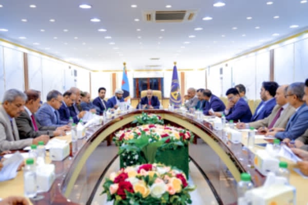 المجلس الانتقالي يلوّح بتشكيل حكومة موازية ويضع شرطاً للتراجع