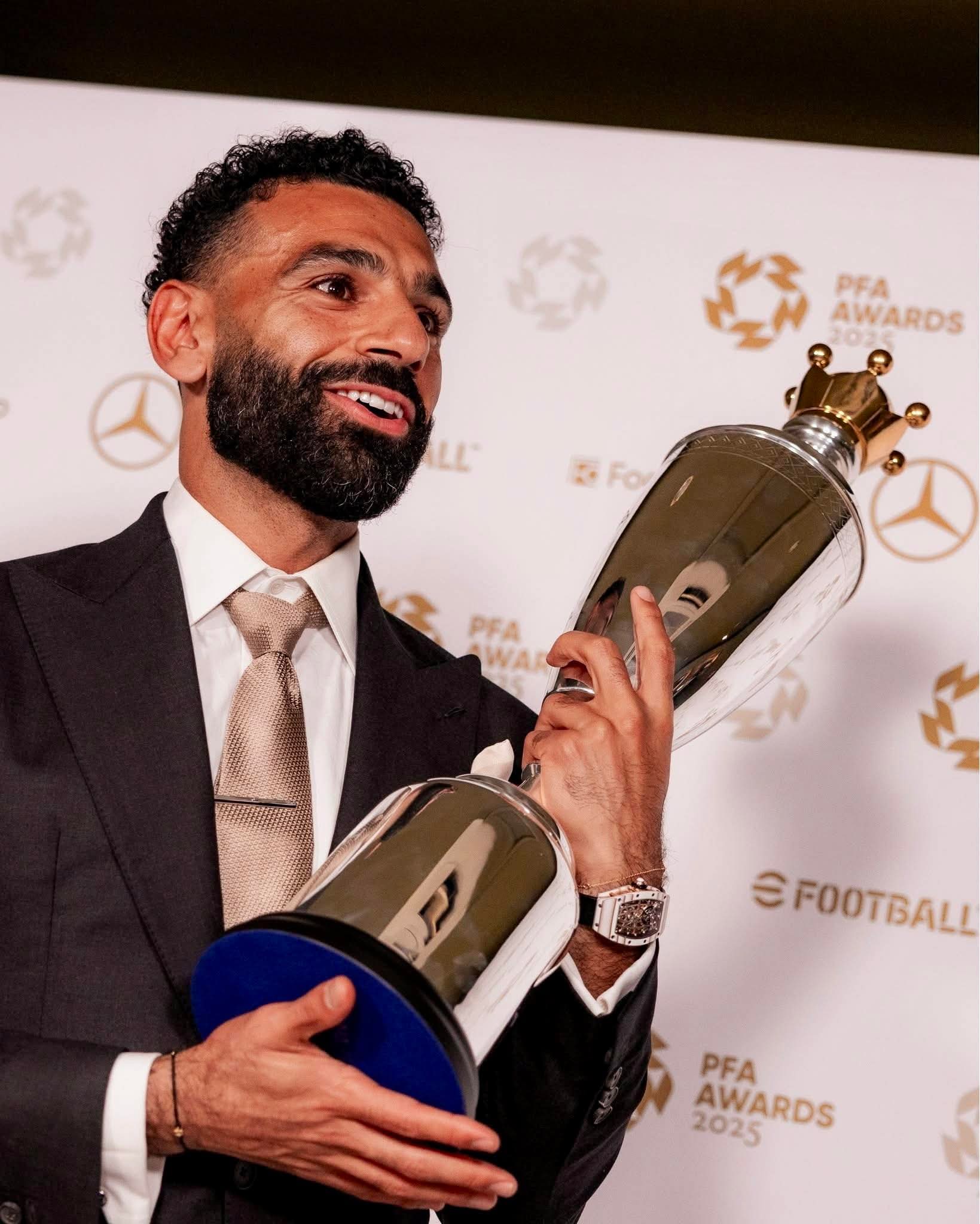 ساعة محمد صلاح تثير الجدل بسعر 27 مليون جنيه في حفل الأفضل بالبريميرليج