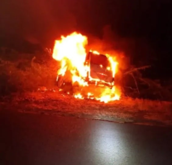 حريق مدمر يلتهم باص ركاب محمل بأموال طائلة في تعز