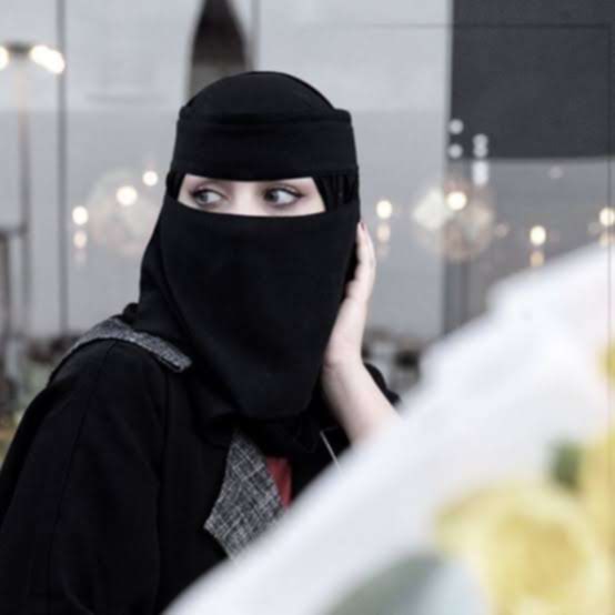 شابة من عدن تواجه رفضًا لاستخراج بطاقة بسبب ارتباطها بزوج من تعز