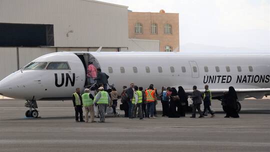 طائرة عملاقة تصل مطار صنعاء الدولي ..وهذا ماتحملة