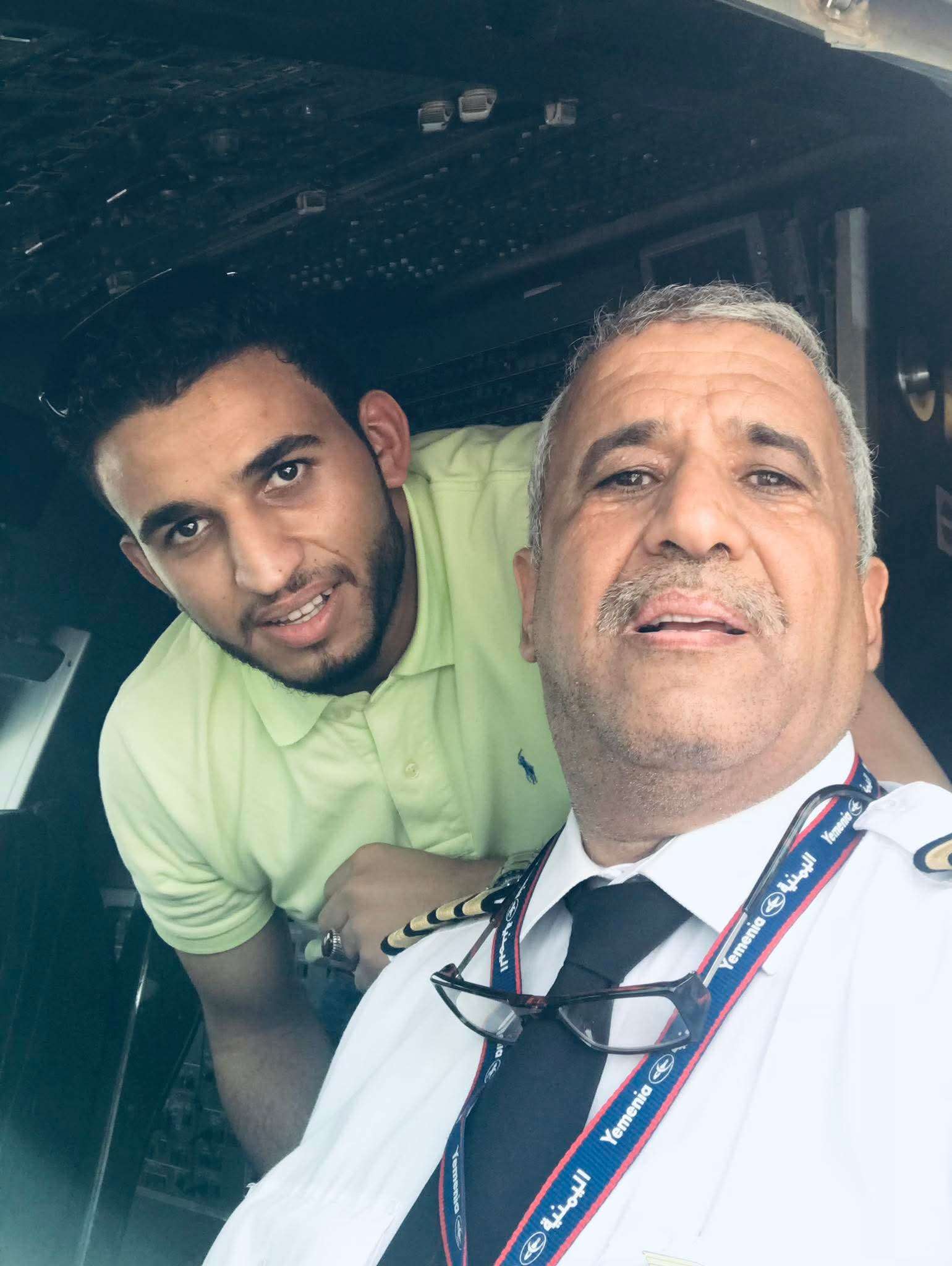 الإفراج عن الكابتن محمد المتوكل بعد احتجازه في مطار عدن