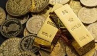 رجل يعثر على كنز من الذهب في حديقة منزله