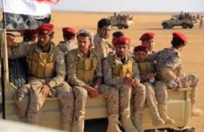 اشتباكات عنيفة جنوب مأرب.. القوات الحكومية تتصدى لهجوم واسع وتوقع خسائر كبيرة