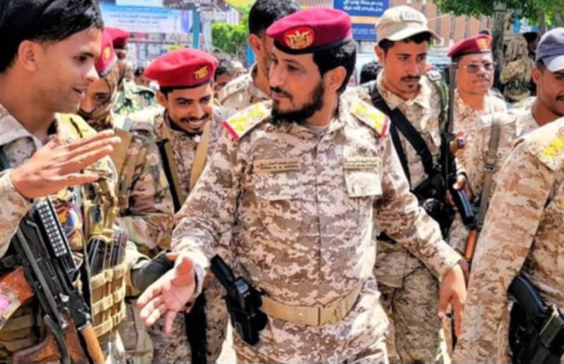 عاجل..العميد عدنان رزيق ينجو من محاولة اغتيال في تعز.. ومقتل اثنين من مرافقيه