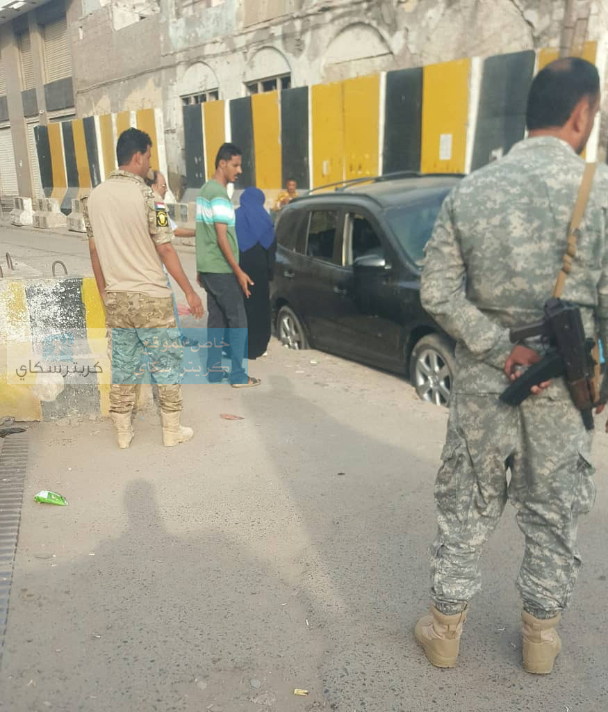 حادثة غريبة في عدن.. الأرض تبتلع سيارة وسط ذهول المواطنين