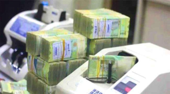 عدن: شرط جديد لصرف المرتبات يثير الجدل بين الموظفين