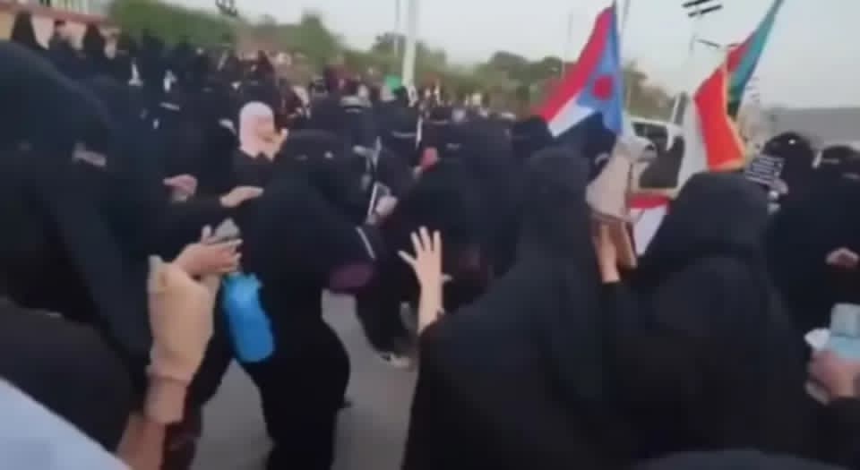 حقيقة فيديو “العراك النسائي” بين مؤيدات الانتقالي بسبب مبالغ مالية