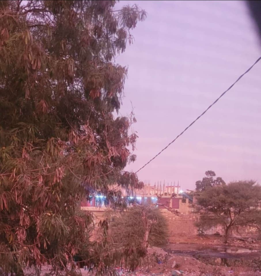 سماء اليمن تكتسي باللون الأحمر إثر انفجار بركاني مهيب