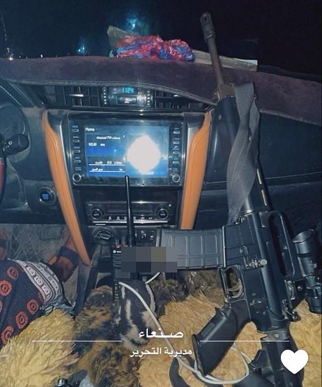 تحقيقات في بريطانيا لطالب لجوء حوثي بعد نشر صور مسلحة في مركز إقامته