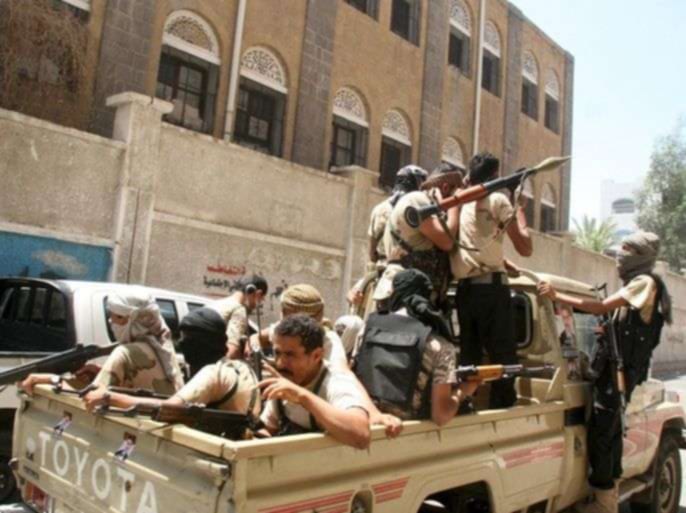 زوجة تطالب بالسجن مع زوجها المعتقل في موقف إنساني مؤثر بصنعاء