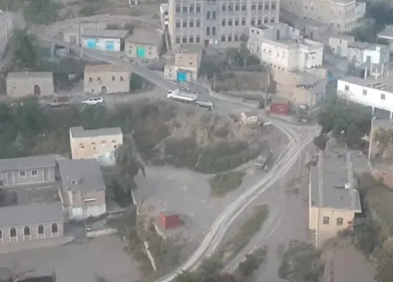 مشاهد مروعة في ذمار بعد التساقط الكثيف للرماد البركاني