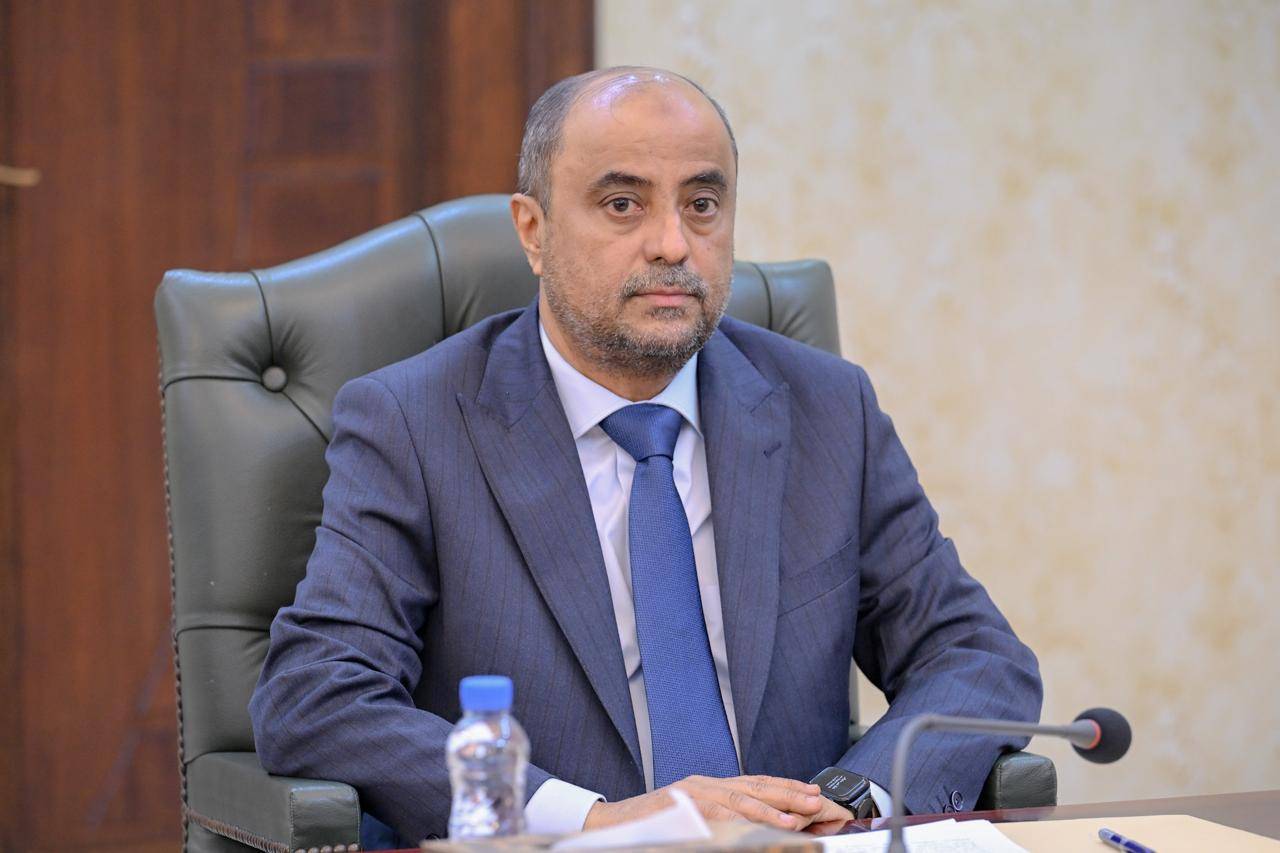 قبل دخوله غرفة العمليات.. فتحي بن لزرق يكتب شهادة للتاريخ