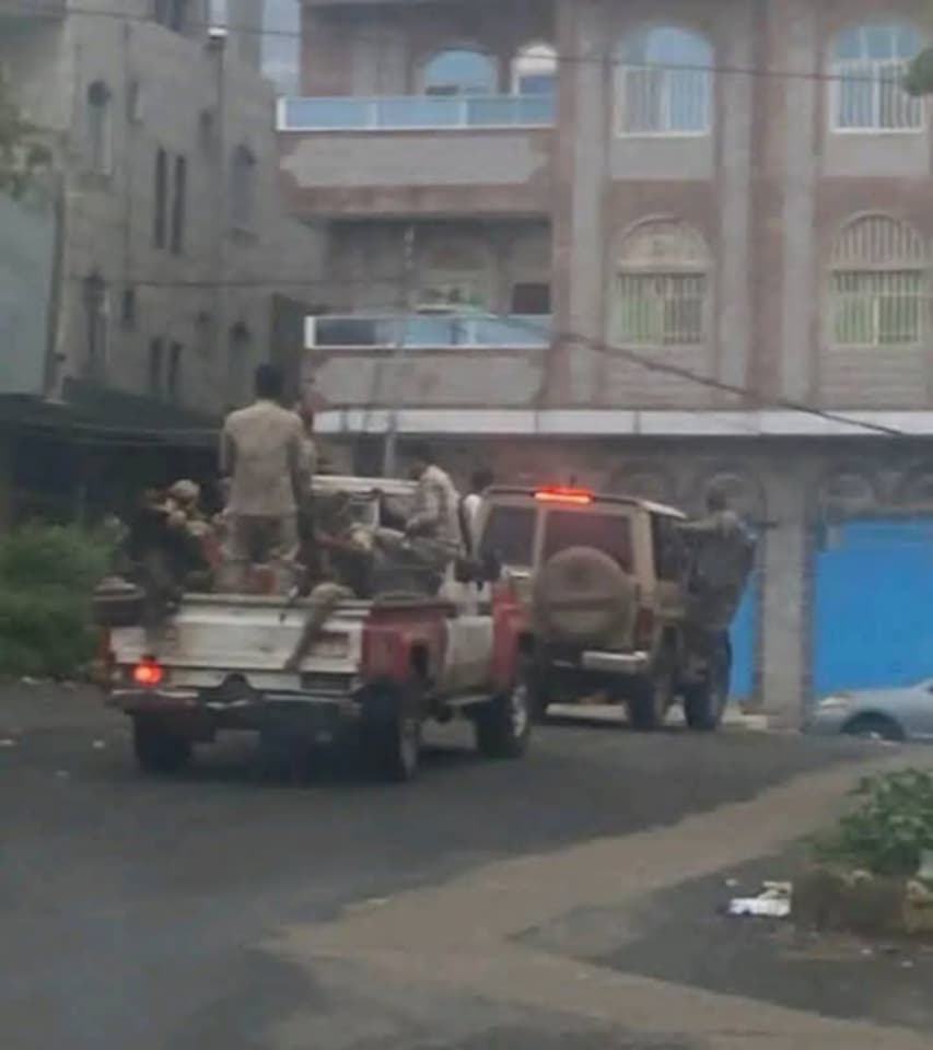 عملية أمنية محكمة في تعز تسفر عن القبض على 3 من أخطر المطلوبين