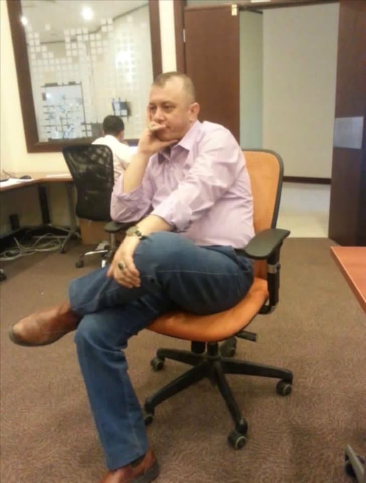 مدير قناة اليمن يحذر من رحيل جماعي للعاملين بسبب تأخر الرواتب ويؤكد: سأقاتل وحيدًا في المنفى