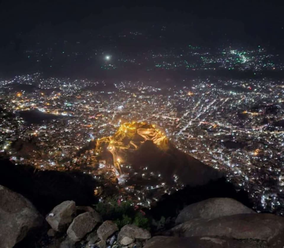 صعقة كهربائية تنهي حياة شاب أثناء تركيب خدمة إنترنت