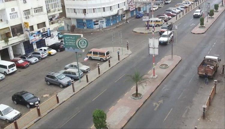 العثور على جثة مسؤول أمني مقتولًا في سيارته بعدن