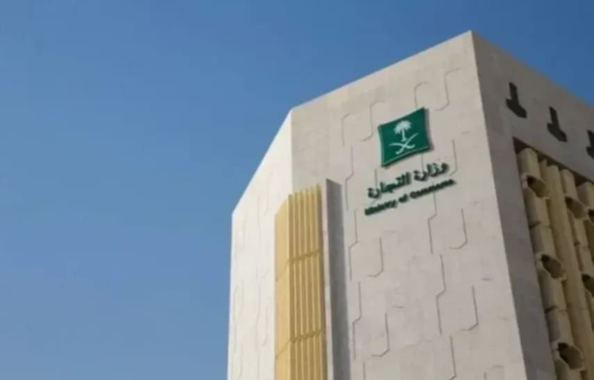 عقوبات مشددة بحق مقيم يمني في السعودية تشمل الإبعاد والمنع من العمل بسبب التستر التجاري