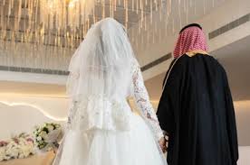 مستشارة أسرية تروي موقفًا صادمًا لعروس في صباحيتها بسبب غيرة والدة الزوج