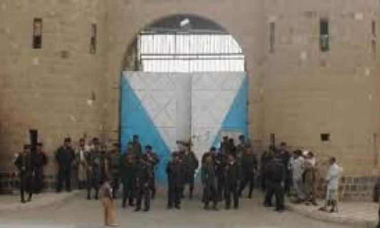 مأساة إنسانية: أطفال يُجبرون على زيارة والدهم المتهم بقتل والدتهم وحرق جثتها