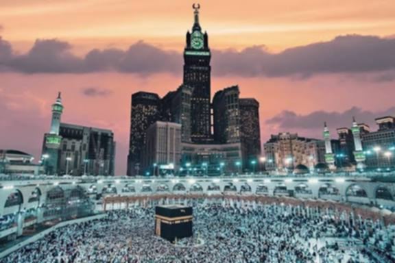 السعودية تكشف عن تعديلات جديدة على تأشيرة العمرة: تسهيلات وانتقالات نوعية